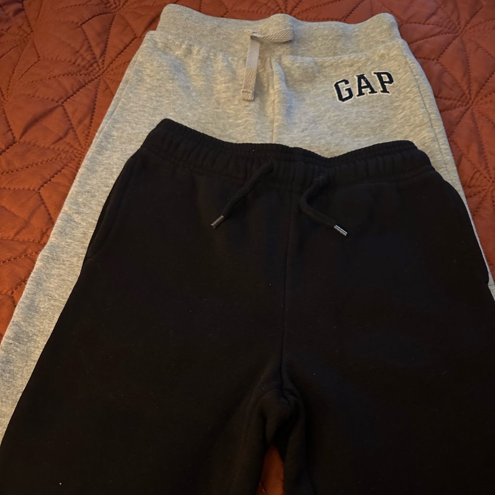 GAP Boys sweatpants (2 pair) Black & Gray Size 5
